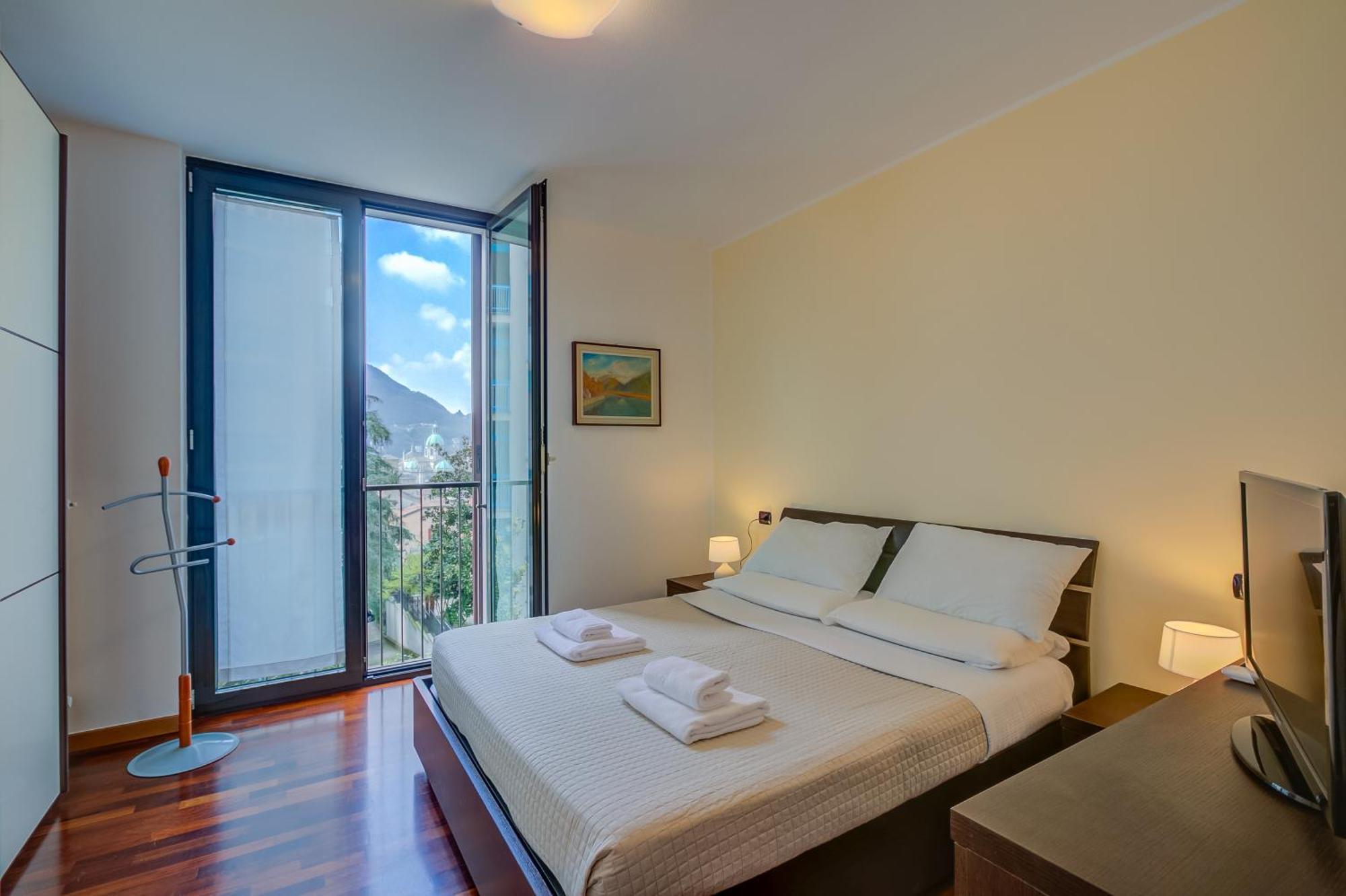 Emma'S Apartment - Cathedral View كومو المظهر الخارجي الصورة